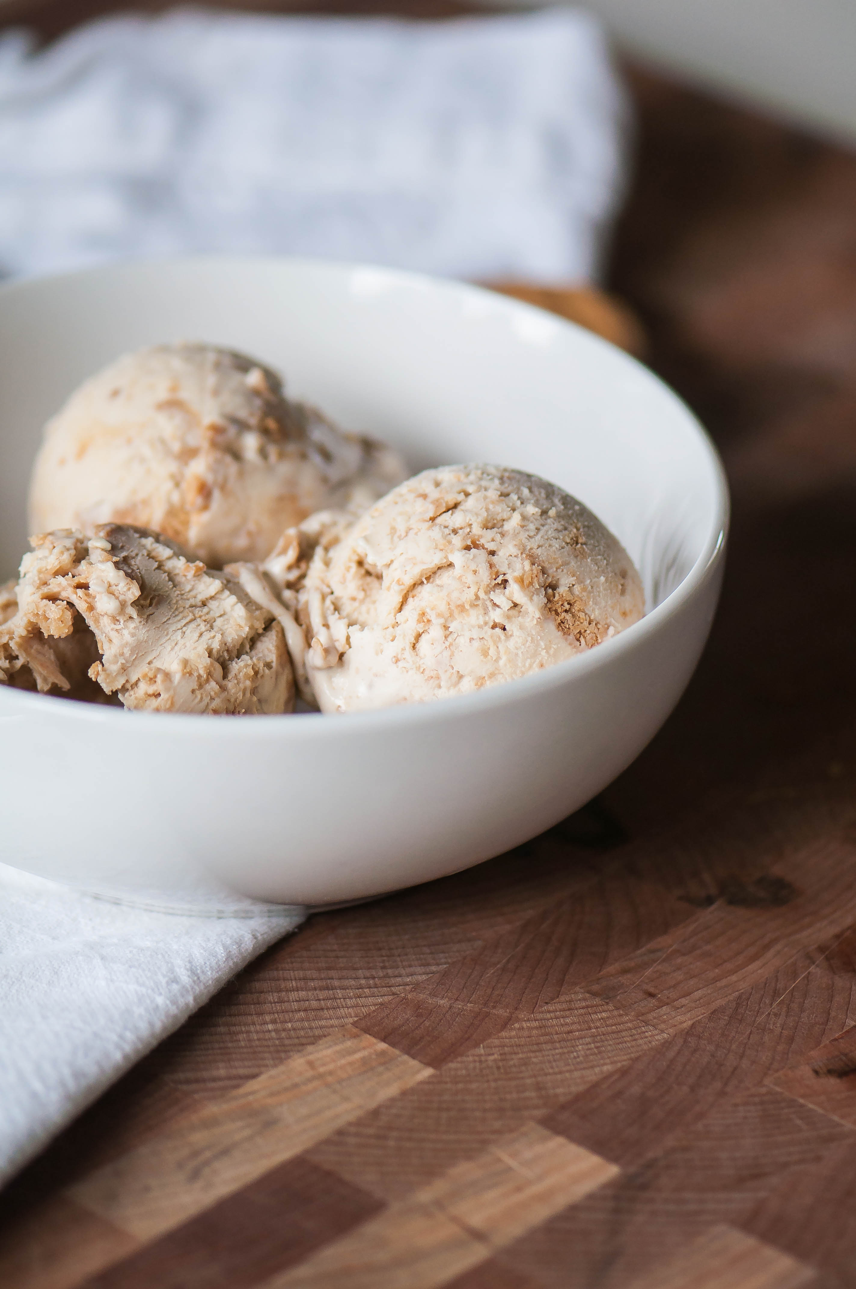 Peanut Butter Cookies and Cream Ice Cream - Meg's Everyday Indulgence