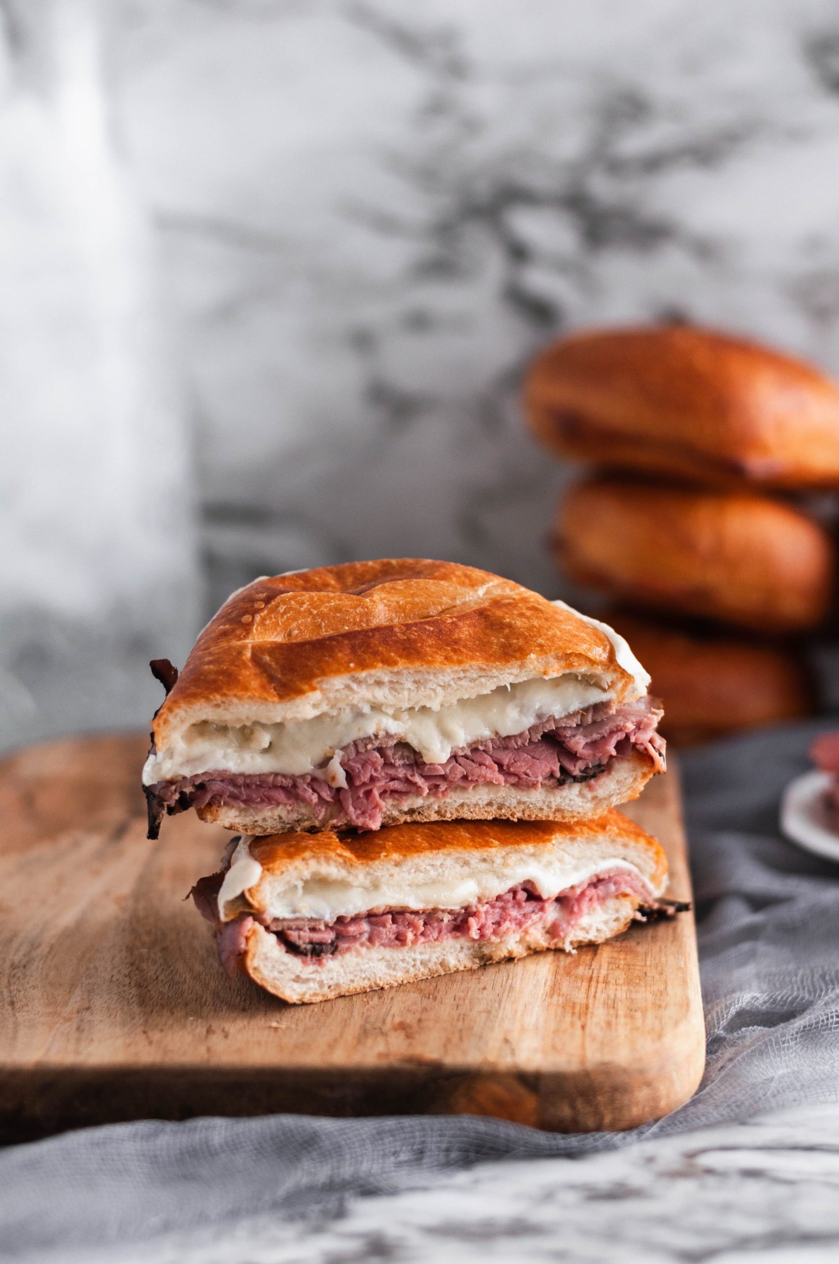 Meet your new favorite 15 minute meal, the Roast Beef Melt. Deli roast beef, melted provolone and horseradish sauce all on a crusty roll and toasted to perfection under the broiler.